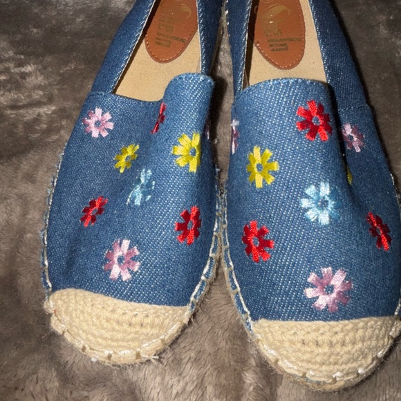 MINNETONKA MOCCASINS!! 2 PAIRS WITH EXTRA BONUS PAIRS - Picture 13 of 14